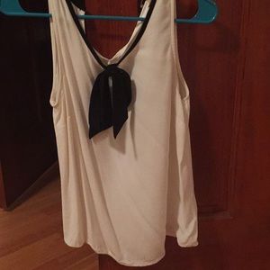 Stylish sleeveless blouse from Forever 21